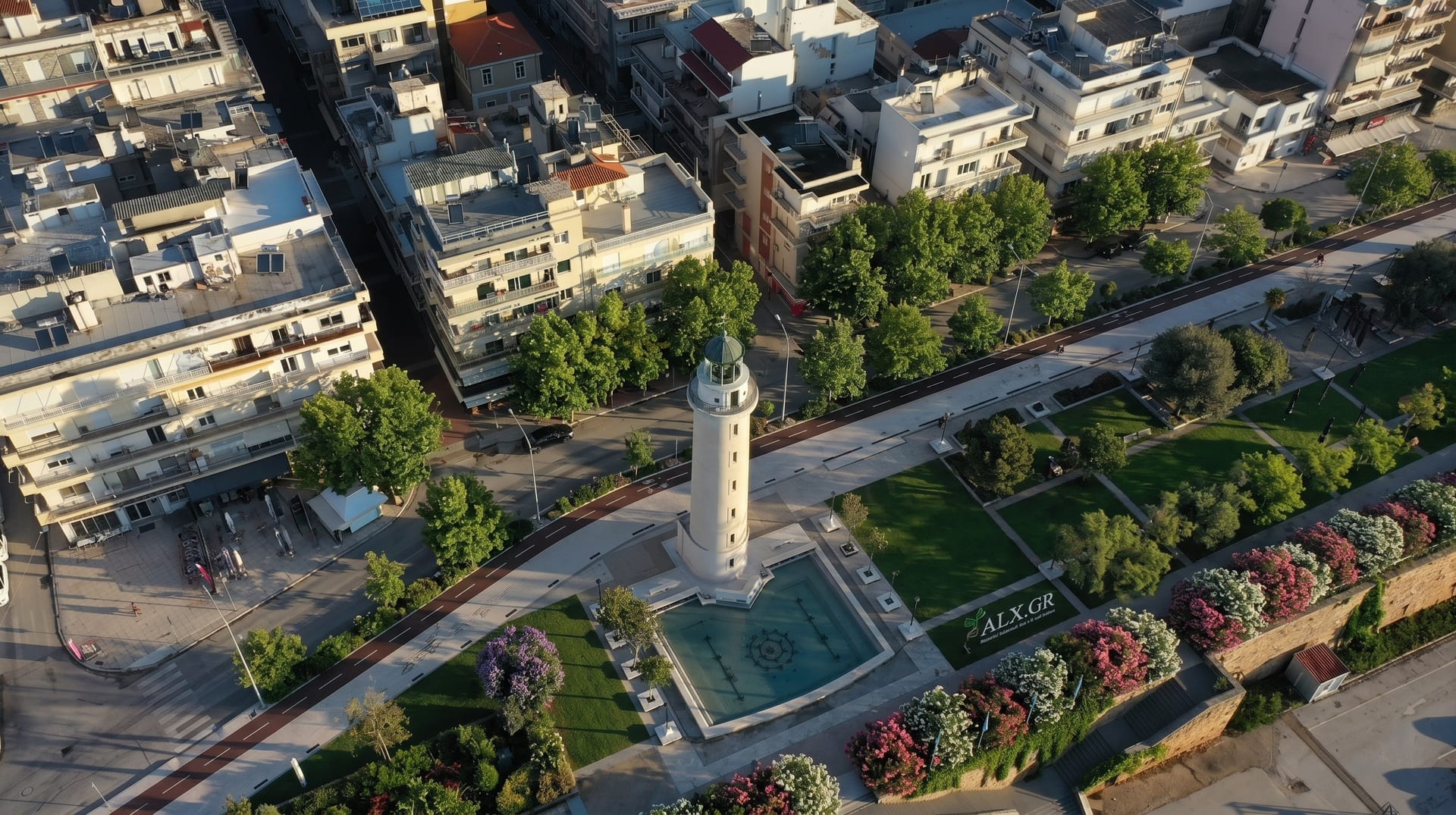 Πράσινη Παραλιακή: Δέντρα και Λουλούδια Προσαρμοσμένα στο Κλίμα μας