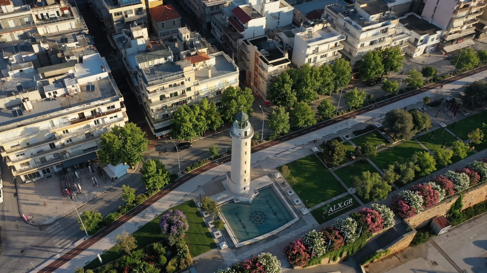 Πράσινη Παραλιακή: Δέντρα και Λουλούδια Προσαρμοσμένα στο Κλίμα μας